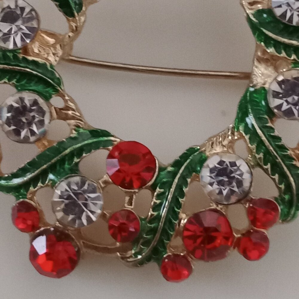 Butterfly Wreath Pin - Picture 7 of 7